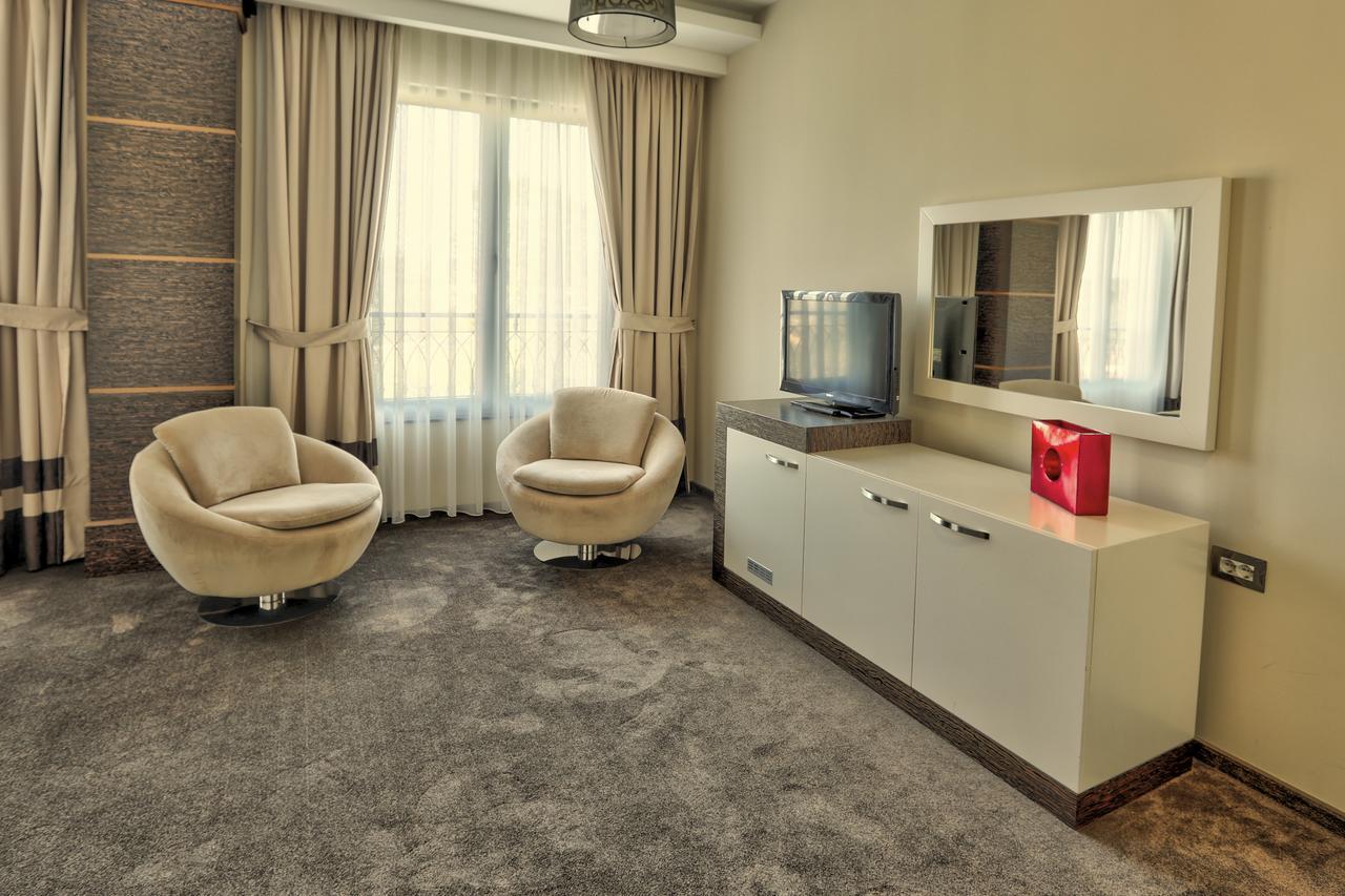 Amazona Hotel 普里什蒂纳 外观 照片