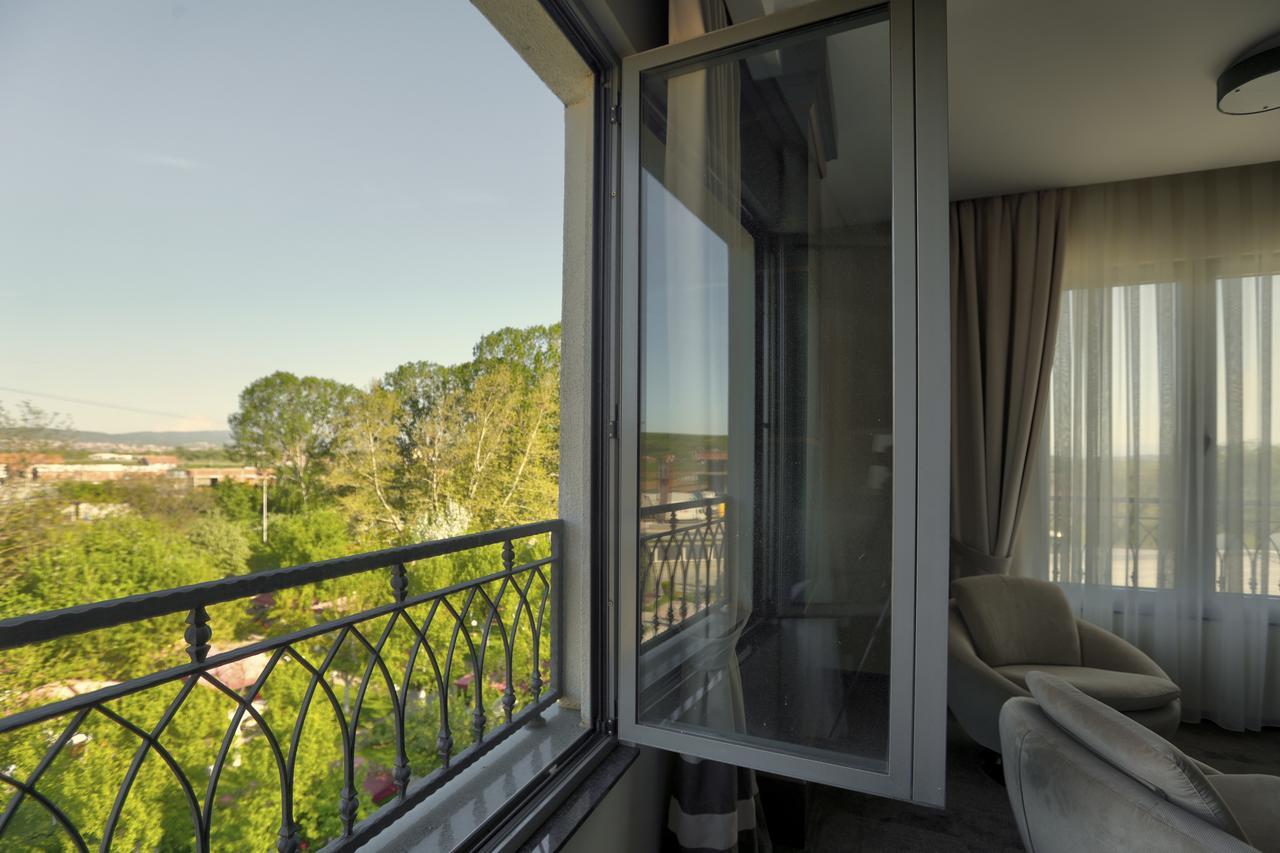 Amazona Hotel 普里什蒂纳 外观 照片