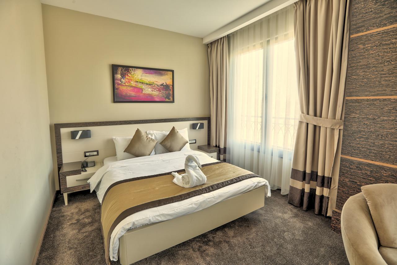 Amazona Hotel 普里什蒂纳 外观 照片