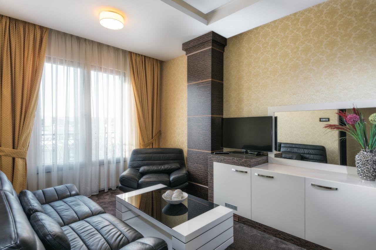 Amazona Hotel 普里什蒂纳 外观 照片