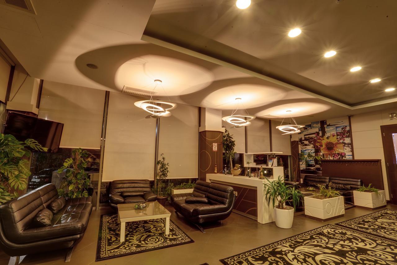 Amazona Hotel 普里什蒂纳 外观 照片